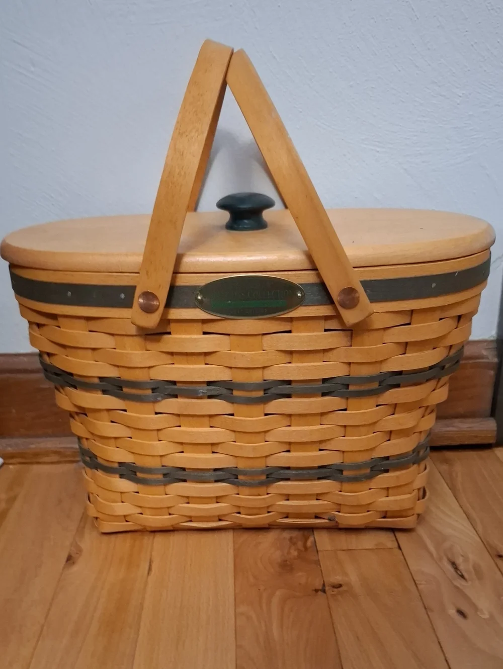 Longaberger Natural Wood Picnic Basket with Green Accents